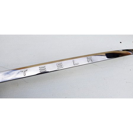 1026649-00-D Накладка TESLA кришки багажника хром Tesla Model S, Model SR (Розборка)