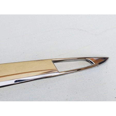 1026649-00-D Накладка TESLA кришки багажника хром Tesla Model S, Model SR (Розборка)